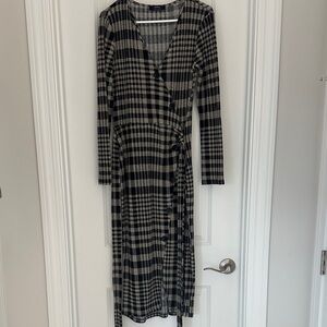 Bershka Black and Cream Checkered Long Sleeve Dress